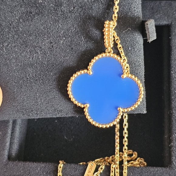 Van Cleef & Arpels Magic Alhambra Long Necklace 18k Yellow Gold Blue Agate 2023 - Picture 5 of 13